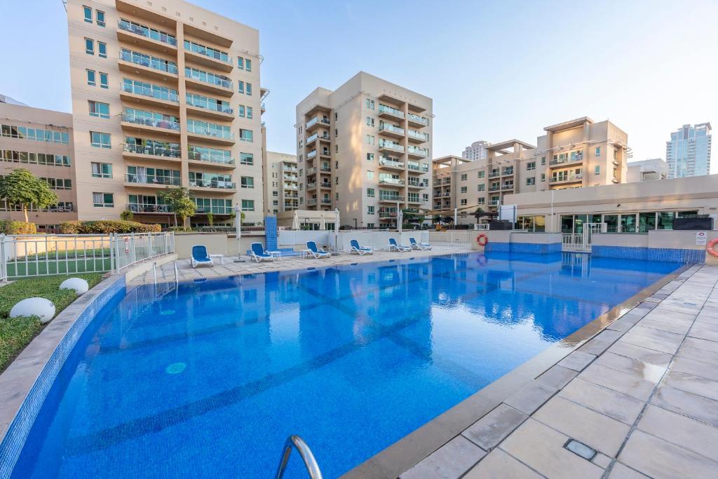 هتل چارمینگ 1BR در د گریز، نیئر مترو - Charming 1BR in The Greens, Near Metro