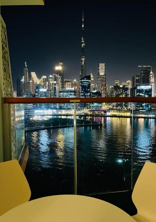 هتل ایت ایز ا گریت ویو ات نایت فروم یور بالکونی اند ایون فروم بد - It is a great view at night from your balcony and even from bed