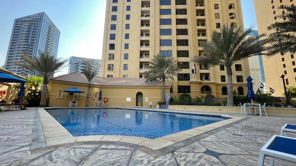 هتل های گوستس - اسپیشس آپارتمان این جی بی آر، 5 مین والک تو ز بیچ - HiGuests - Spacious Apartment in JBR, 5-min walk to the Beach