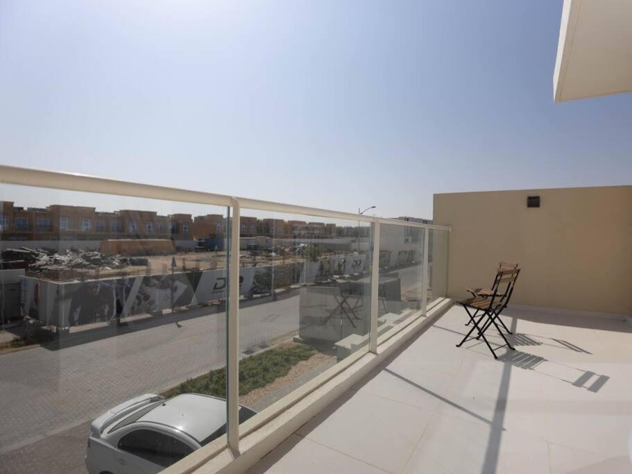 هتل برند نیو لاکچری 3بردروم ویلا این دامک هیلز 2 Brand new luxury 3bedroom villa in Damac Hills 2