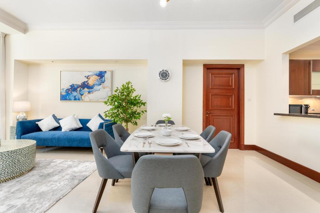 Palm Oasis Retreat in Palm 2BR Teal & Gray Elegance Palm Jumeriah- Private Beach & Fairmont Access