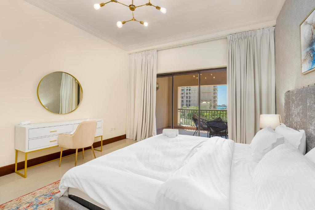 Palm Oasis Retreat in Palm 2BR Teal & Gray Elegance Palm Jumeriah- Private Beach & Fairmont Access