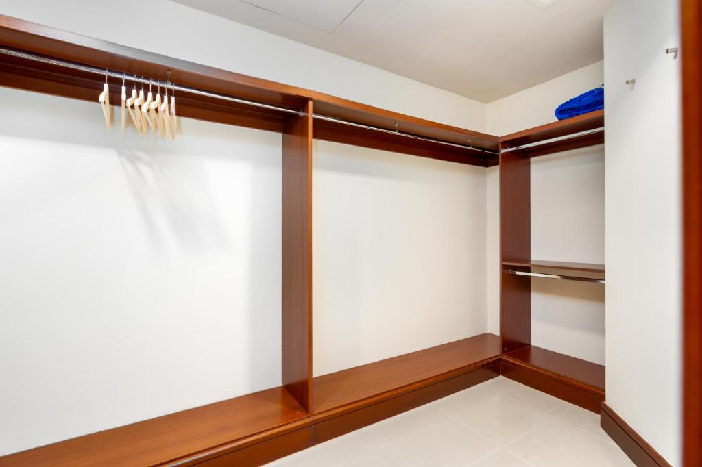 Palm Oasis Retreat in Palm 2BR Teal & Gray Elegance Palm Jumeriah- Private Beach & Fairmont Access