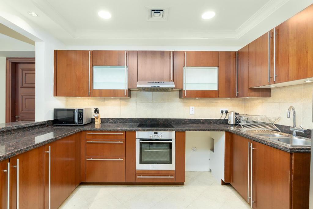 Palm Oasis Retreat in Palm 2BR Teal & Gray Elegance Palm Jumeriah- Private Beach & Fairmont Access