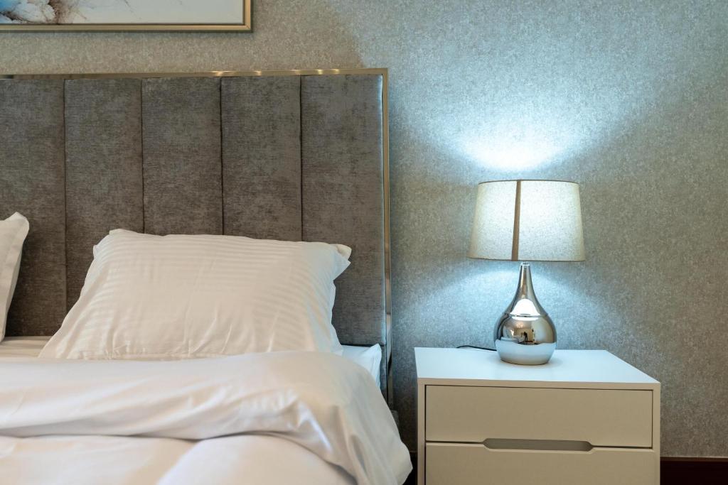 Palm Oasis Retreat in Palm 2BR Teal & Gray Elegance Palm Jumeriah- Private Beach & Fairmont Access