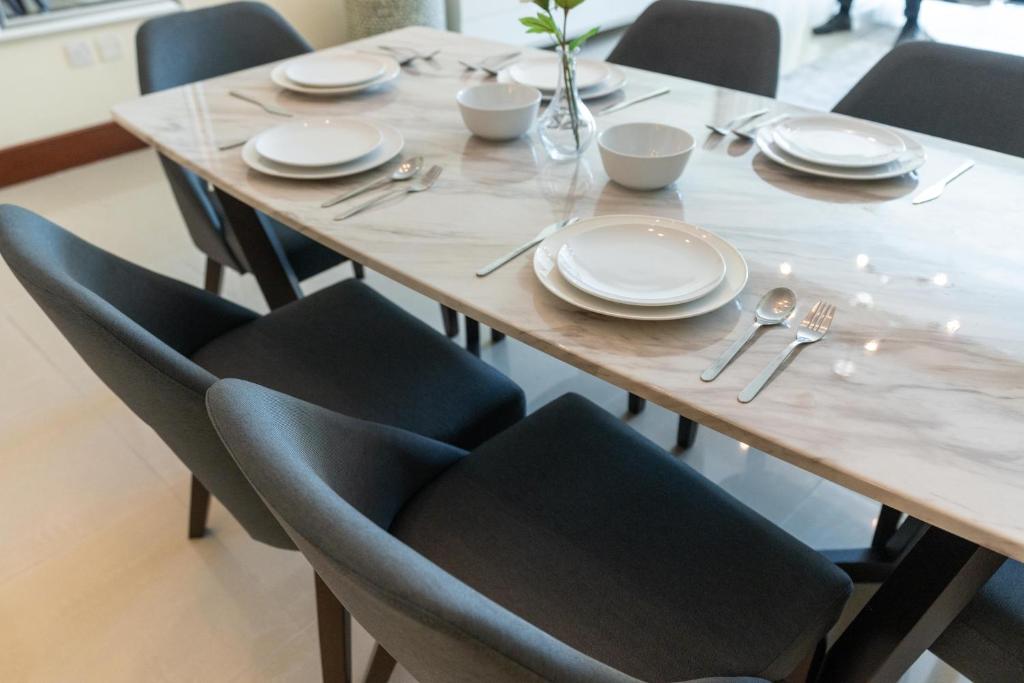 Palm Oasis Retreat in Palm 2BR Teal & Gray Elegance Palm Jumeriah- Private Beach & Fairmont Access