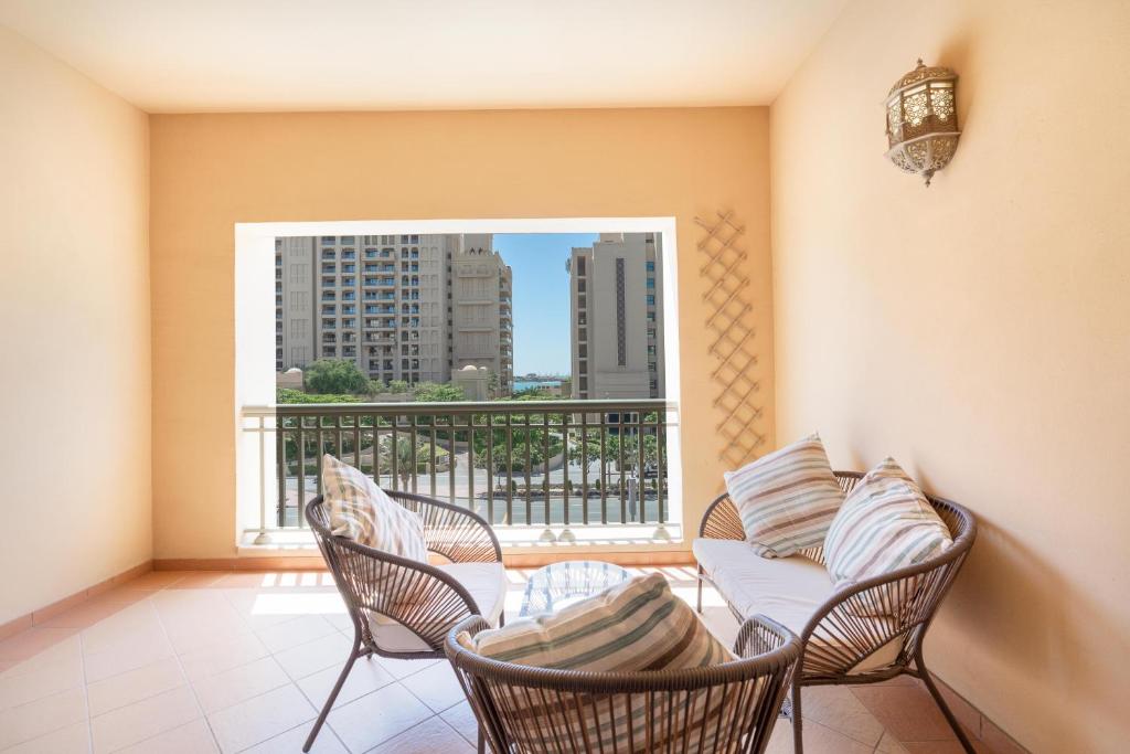 Palm Oasis Retreat in Palm 2BR Teal & Gray Elegance Palm Jumeriah- Private Beach & Fairmont Access