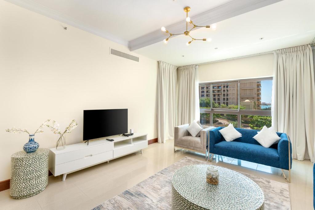 Palm Oasis Retreat in Palm 2BR Teal & Gray Elegance Palm Jumeriah- Private Beach & Fairmont Access