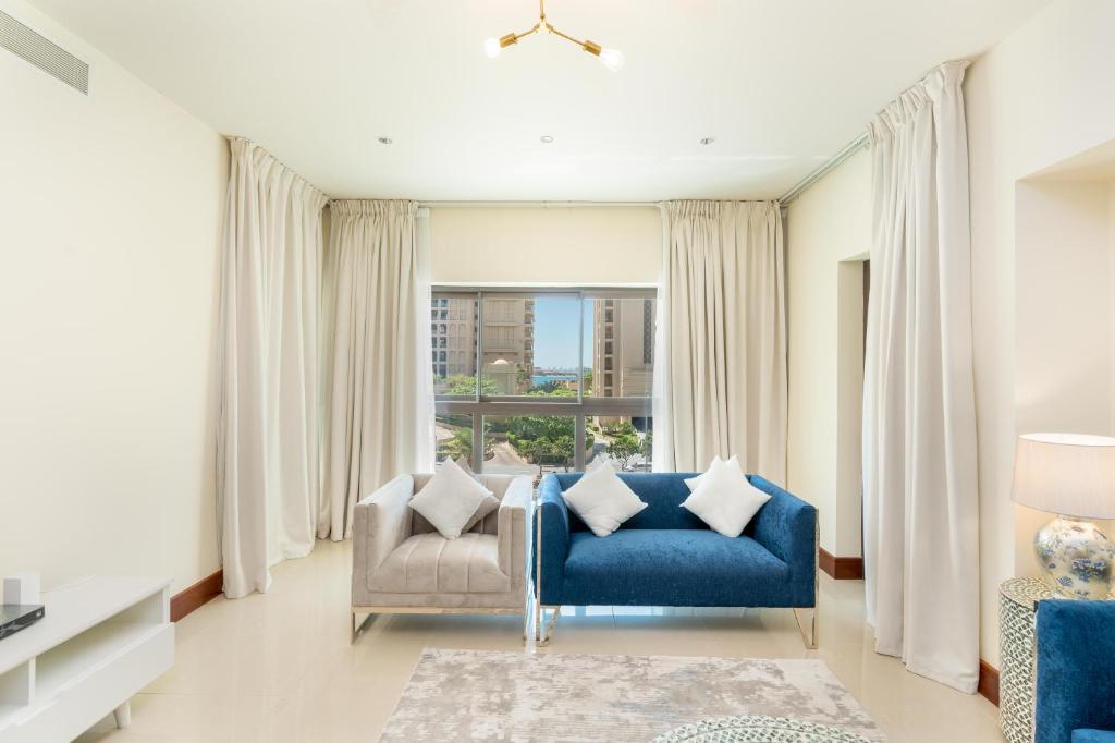 Palm Oasis Retreat in Palm 2BR Teal & Gray Elegance Palm Jumeriah- Private Beach & Fairmont Access