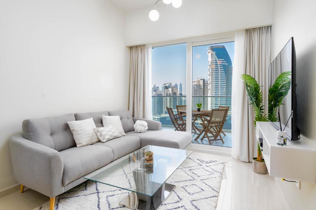 هتل دیلیگتفل تو بی آر آپارتمنت اَت ریوا ریزیدنسز - Delightful 2BR apartment at Reva Residences