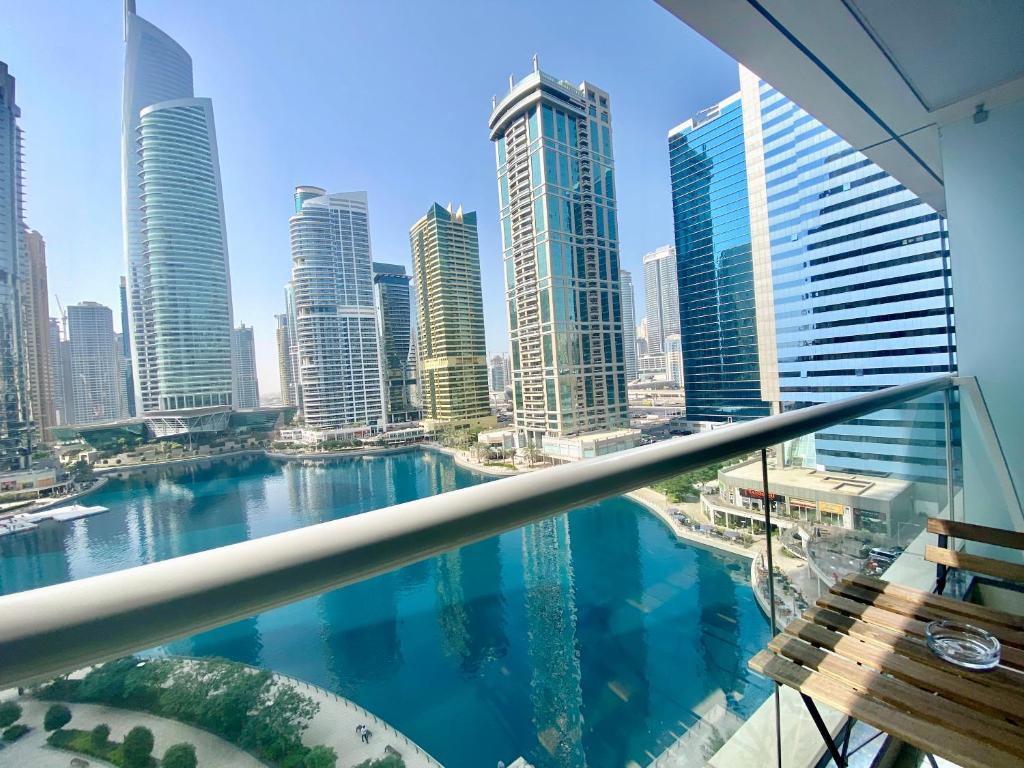 هتل دی ای 86 - ول دیزاین استودیو این دبی آرچ تاور - DA86 - Well Design Studio in Dubai Arch tower