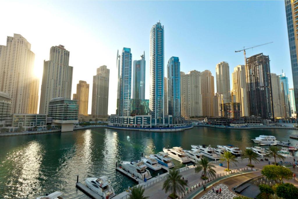 هتل نیس اند کامفی وان بی آر ود/ مارینا ویوز / واک تو بیچ - Nice & Comfy 1BR w/ Marina Views / Walk to beach