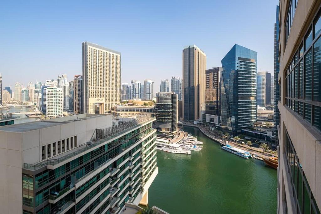 هتل فرانک پورتربر مارینا کیوز وست تاور - Frank Porter - Marina Quays West Tower