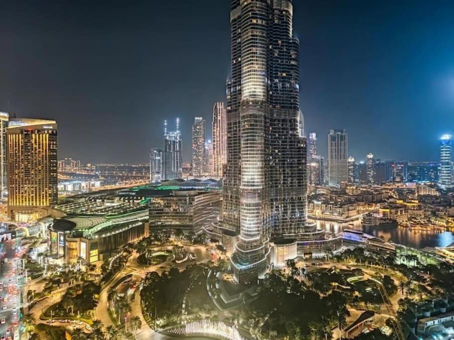 هتل مگنیفیستنت 2 بی آر ویت استانیگ برج خلیفه ویو - Magnificent 2 BR with Stunning Burj Khalifa View