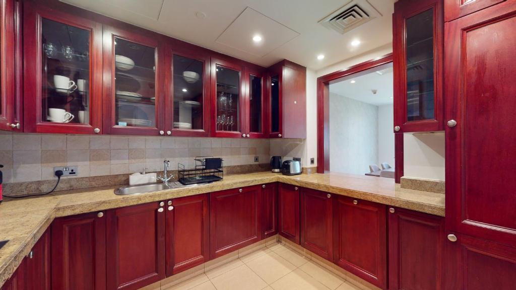 هتل موت 45 2 بی آر داون تاون دبی ود فول برج خلیفه ویو - MOT45 2BR Downtown Dubai w Full Burj Khalifa View