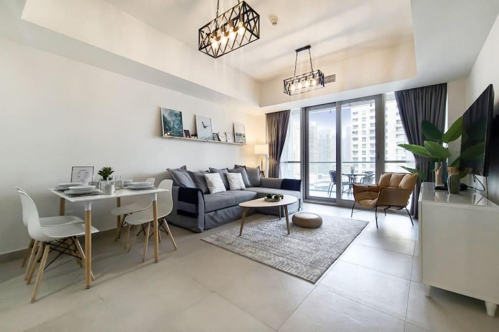 هتل دامک ویوز - ویکیشنر - DAMAC Waves - Vacationer