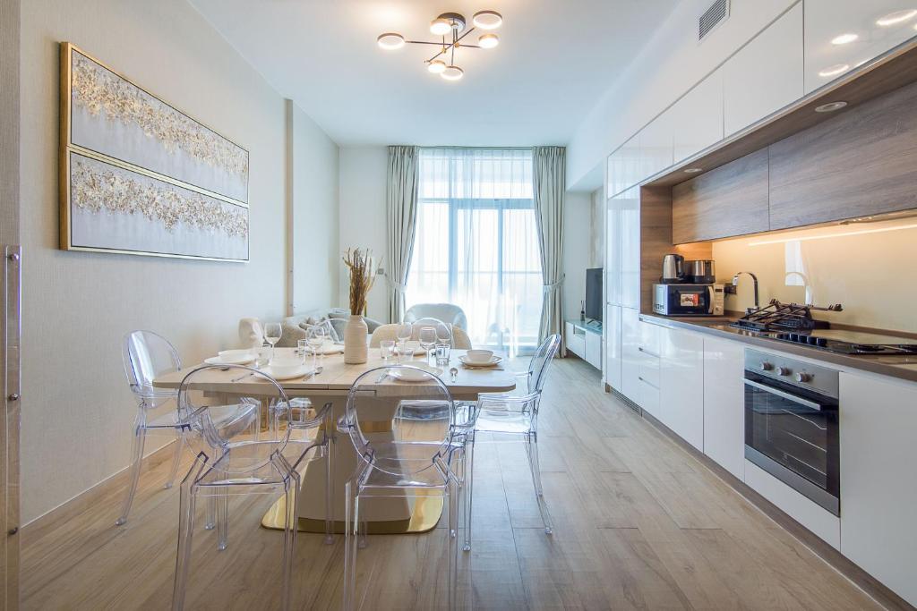 هتل اسپیشس تو بی آر آپارتمان این دبی مارینا استودیو وان تاور - Spacious 2BR Apartment in Dubai Marina Studio One Tower
