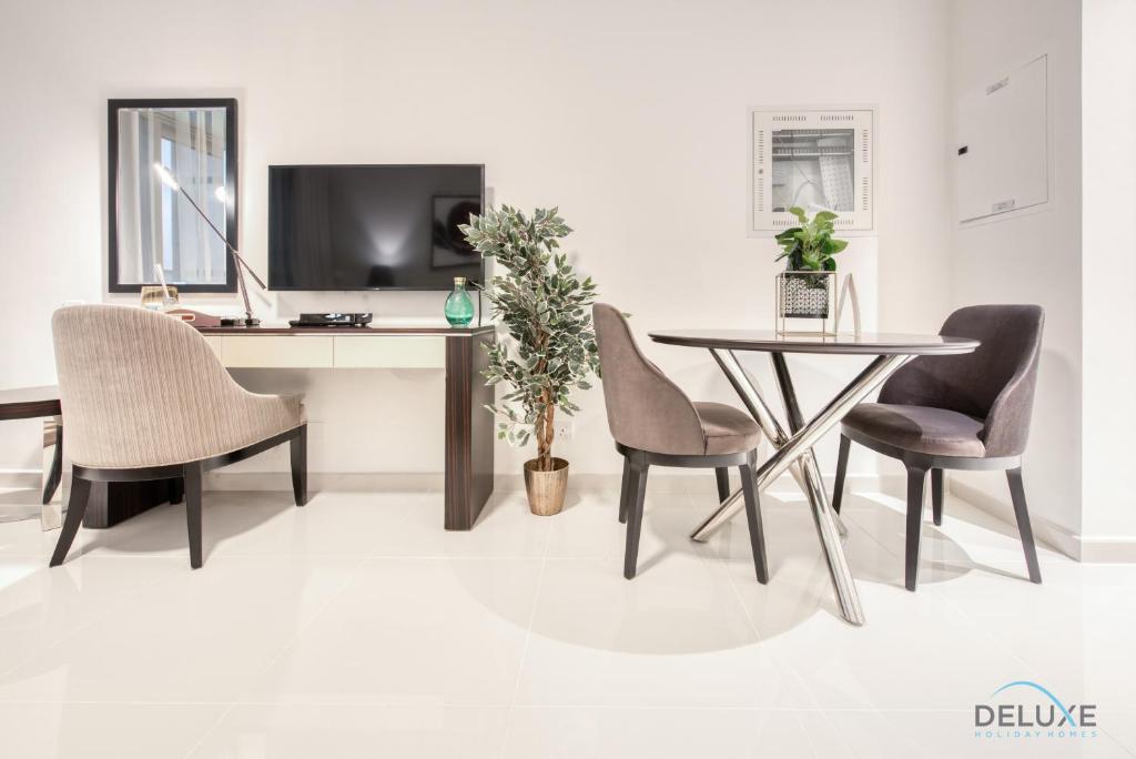 هتل استانینگ استودیو اَت گلف پرومناد 2A داماک هیلز بای دلاکس هالیدِی هومز - Stunning Studio at Golf Promenade 2A Damac Hills by Deluxe Holiday Homes