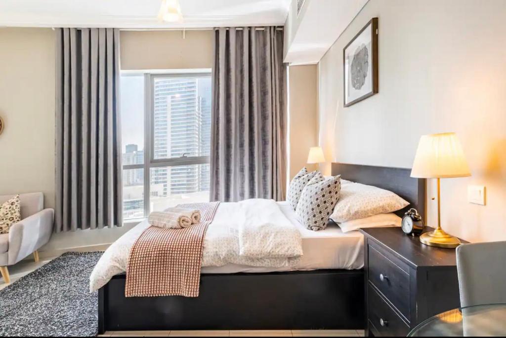 هتل رر واترفرانت استودیو این بی سنترال، دبی مارینا - Rare Waterfront Studio in Bay Central, Dubai Marina