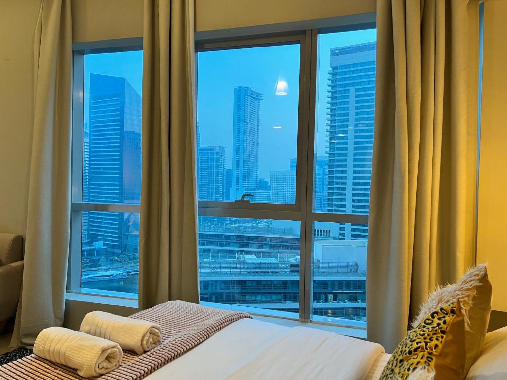 Rare Waterfront Studio in Bay Central, Dubai Marina