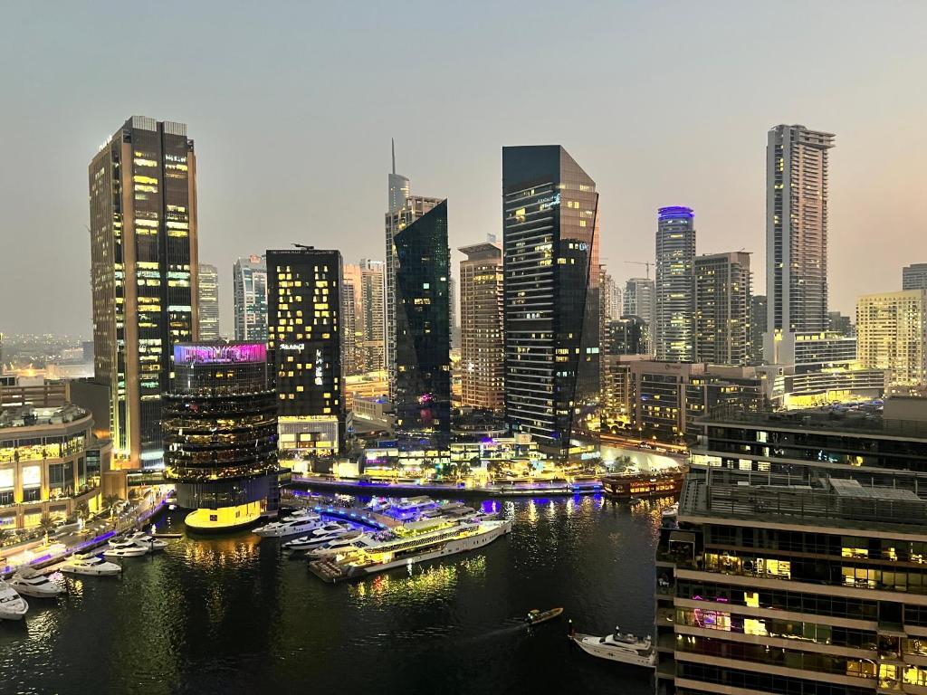 Rare Waterfront Studio in Bay Central, Dubai Marina