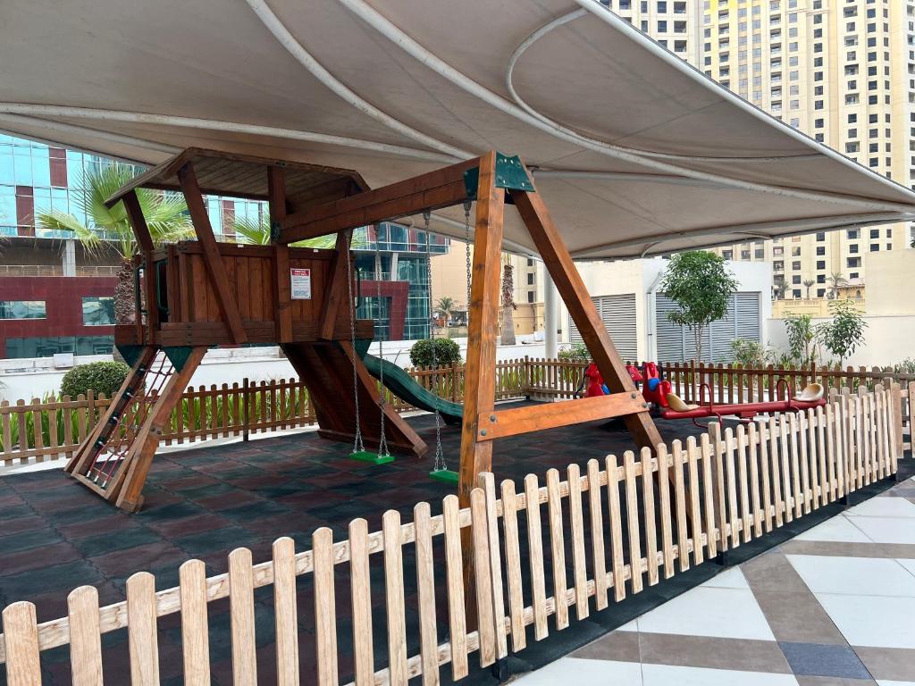 Rare Waterfront Studio in Bay Central, Dubai Marina