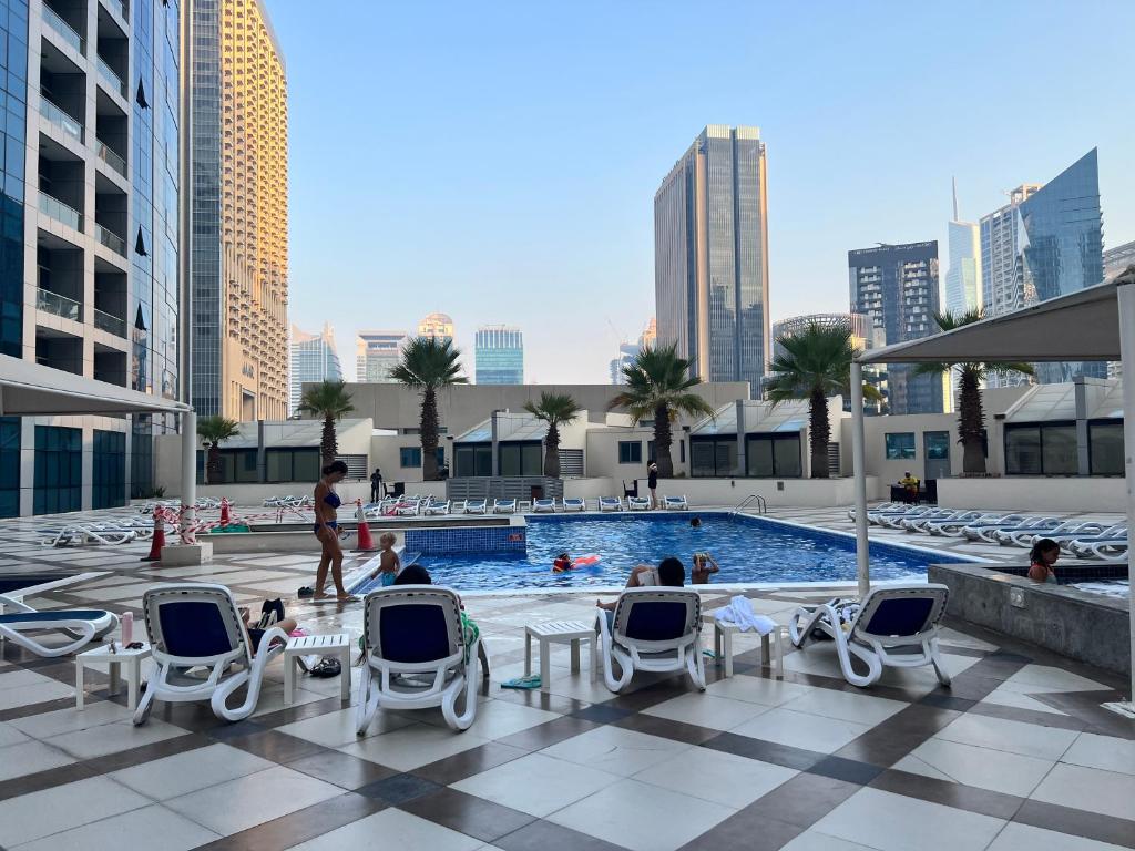 Rare Waterfront Studio in Bay Central, Dubai Marina