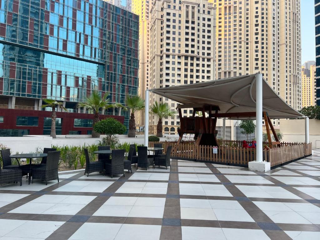 Rare Waterfront Studio in Bay Central, Dubai Marina