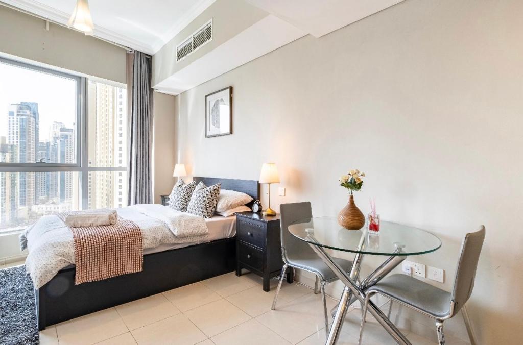 Rare Waterfront Studio in Bay Central, Dubai Marina