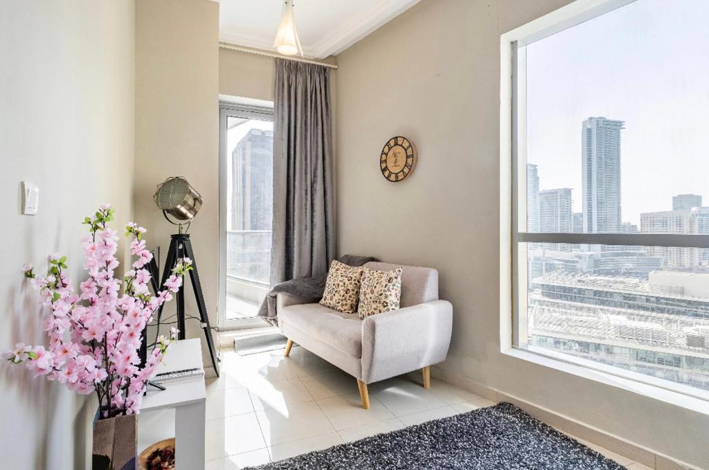 Rare Waterfront Studio in Bay Central, Dubai Marina