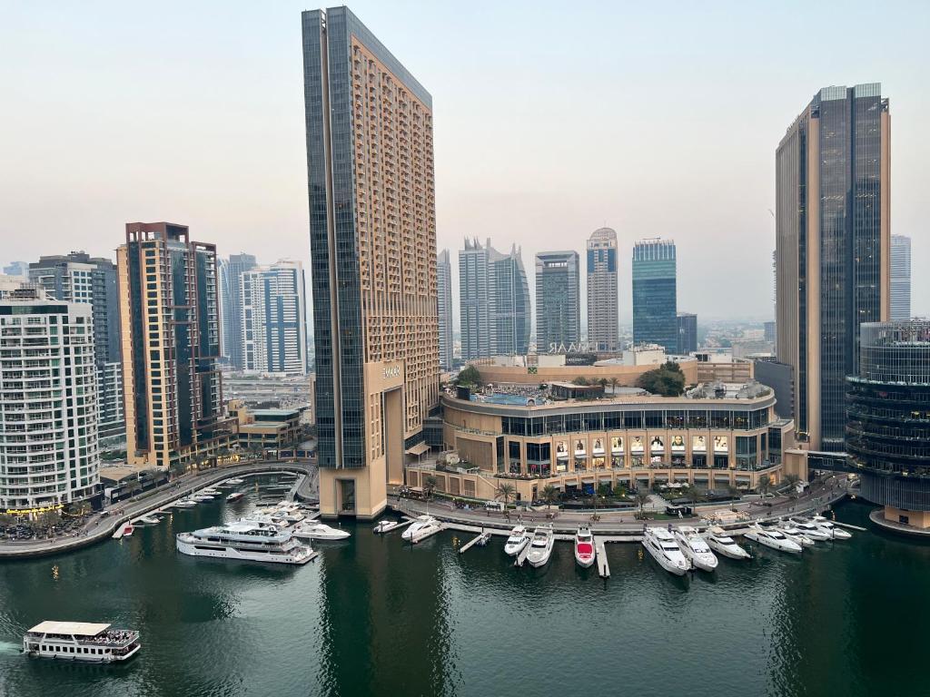 Rare Waterfront Studio in Bay Central, Dubai Marina