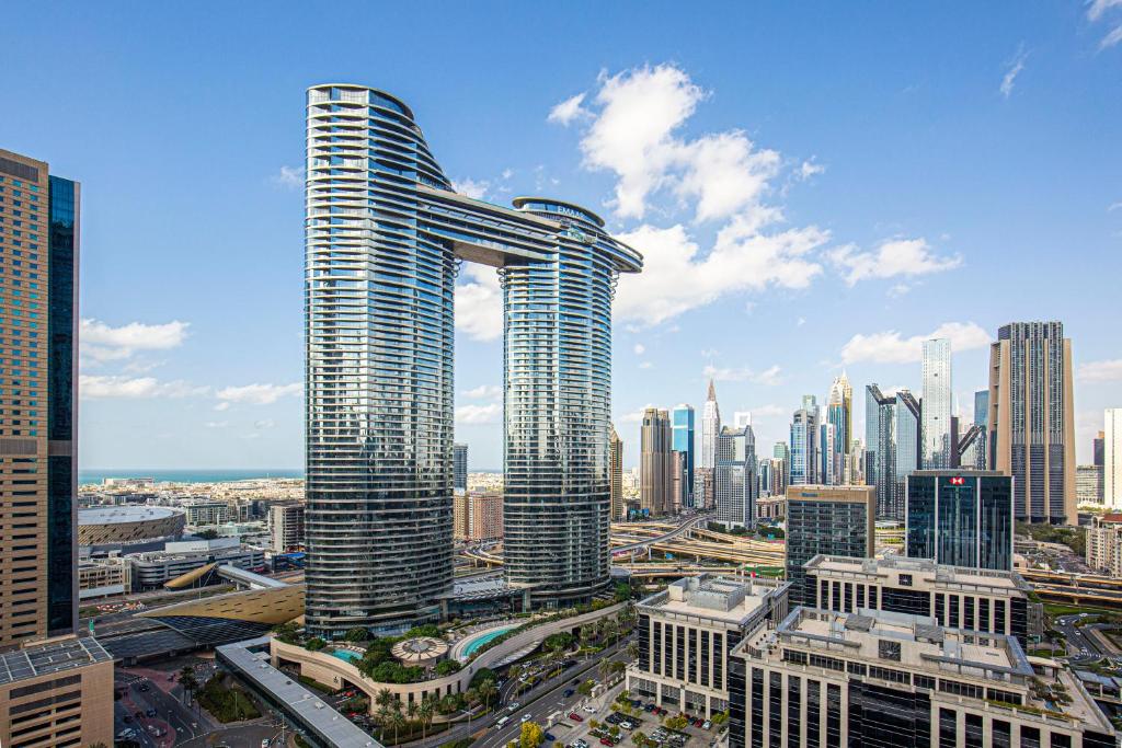 هتل مگنیفیستنت لوکژریس 2 بی آر وید سیتی اسکایلاین اند سی ویو - Magnificent Luxurious 2 BR with City Skyline & Sea View