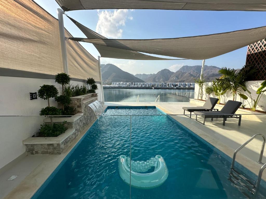 هتل ال دانه سی ویلا Al Dana Sea View Villa