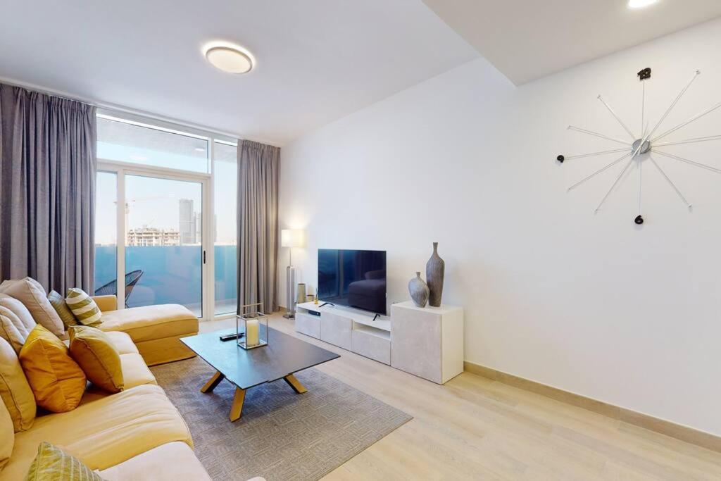 هتل لاولی اند اسپیشس 1 بیدروم وید اکسترا سوفا بد - Lovely and spacious 1 bedroom with extra sofa bed