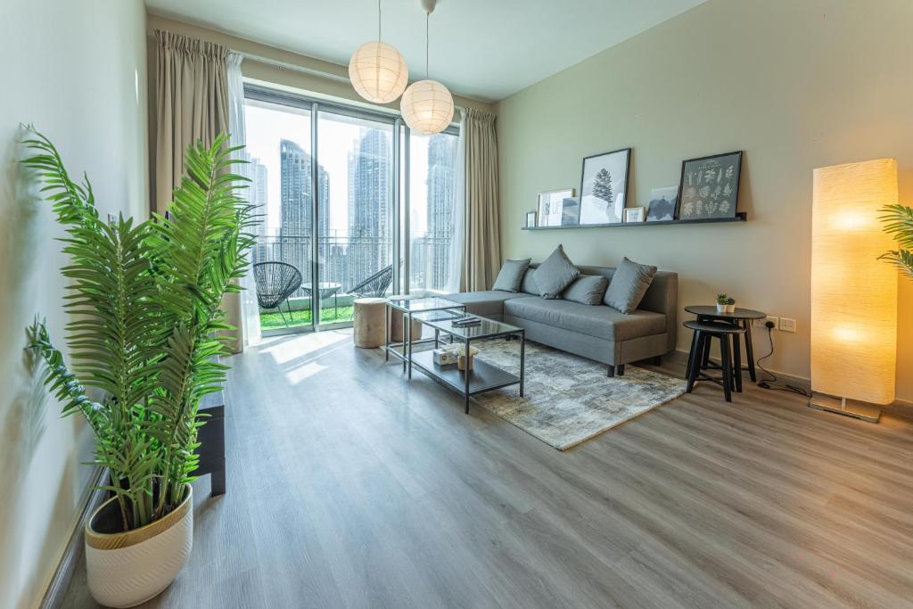 هتل فیرست کلاس ۱ بی آر وید دبی فانتین ویو - FIRST CLASS 1BR with DUBAI FOUNTAIN view