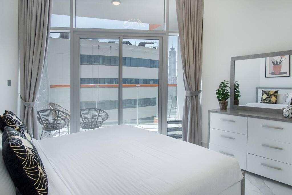 هتل لایولی پاپ آپارتمان آن د بی‌زنِس بی کانال - Lively pop apartment on the Business Bay Canal