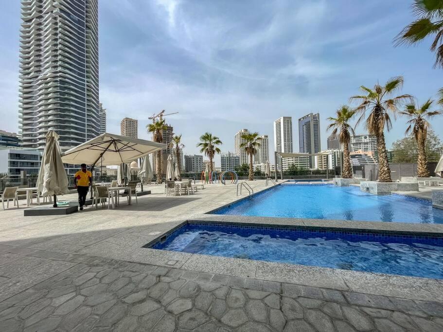 هتل گورجس استودیو این اسپارکل تاور جی بی آر بای سوئیتبل - Gorgeous Studio in Sparkle Tower JBR by Suiteable