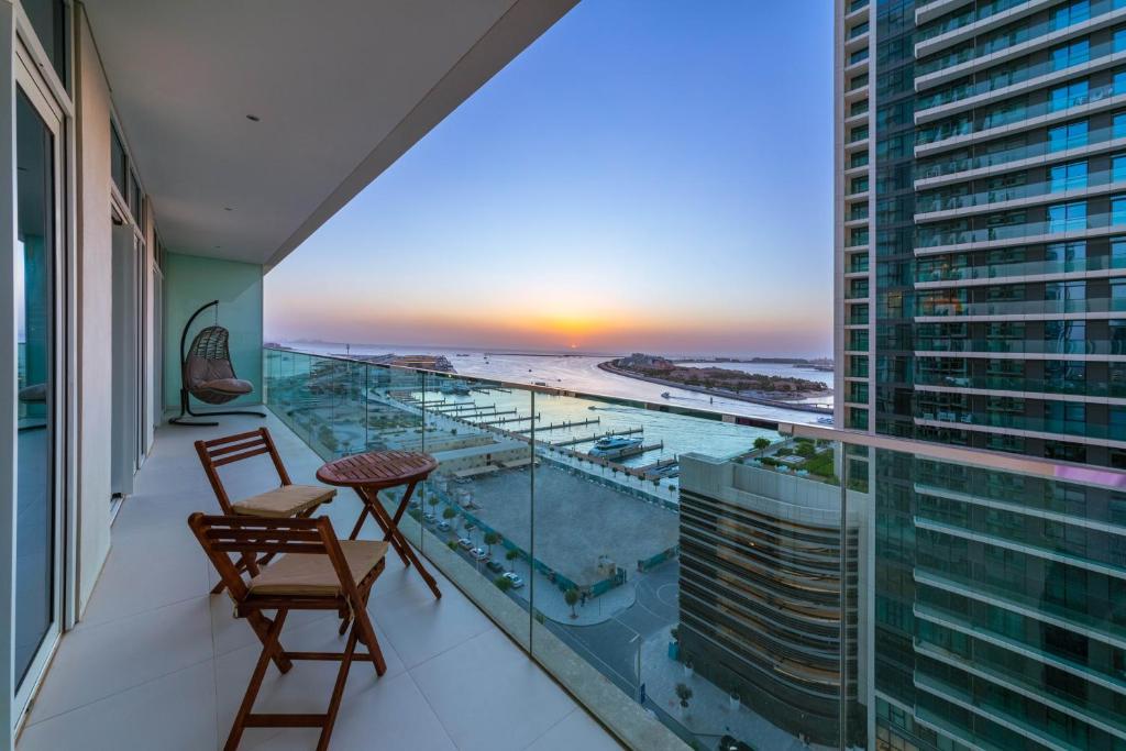 هتل ميزون پريو - استايلش 2بر آپت در ايمار بيچفرانت ويت استونينگ سي ويوز - Maison Privee - Stylish 2BR apt in Emaar Beachfront with stunning sea views