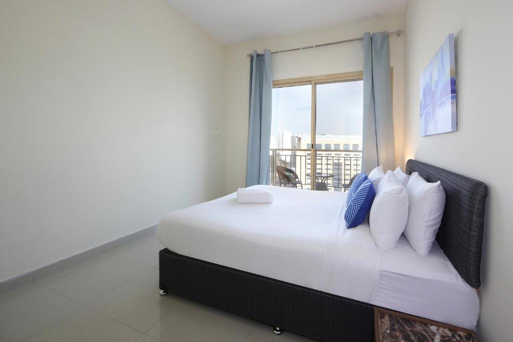 هتل آر اچ- برایت 1 بی آر در جی وی سی، نیئر سیرکل مال - RH- Bright 1BR in JVC, near Circle mall