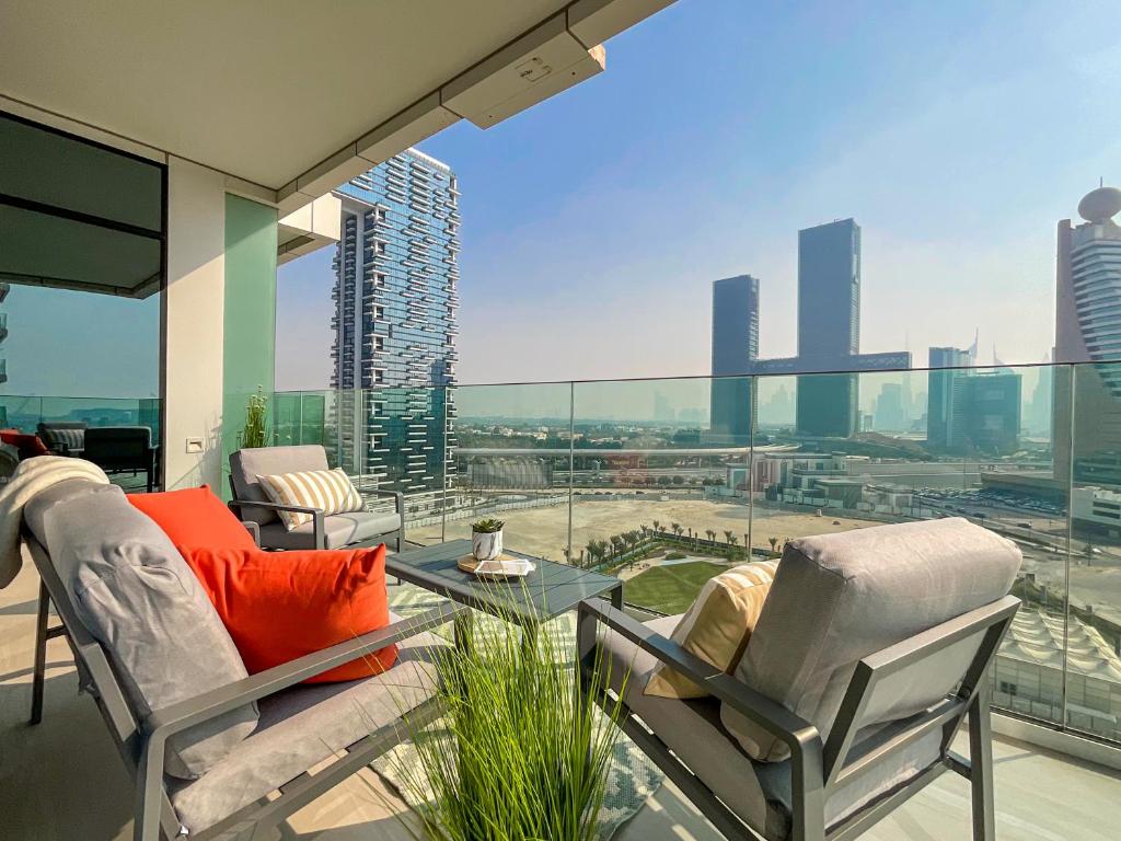 هتل های‌گستس - میانسرا آپت نیئر زبیل پارک ویت پانورامیک ویوز - HiGuests - Spacious Apt Near Zabeel Park With Panoramic Views