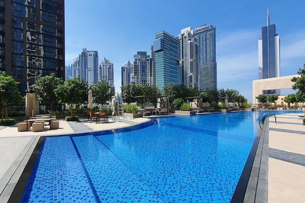 هتل لاکس فولیور ریتریتس - بی ال وی دی هایتس تی 2 - وایبرنت سیتی ویوز - LUXFolio Retreats - BLVD Heights T2 - Vibrant City Views
