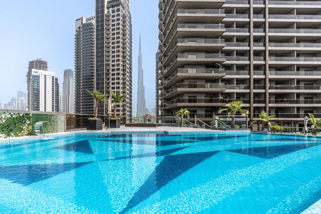 هتل مدرن داونتاون دبی استودیو، برج ویو فروم پول - Modern Downtown Dubai Studio, Burj View from Pool