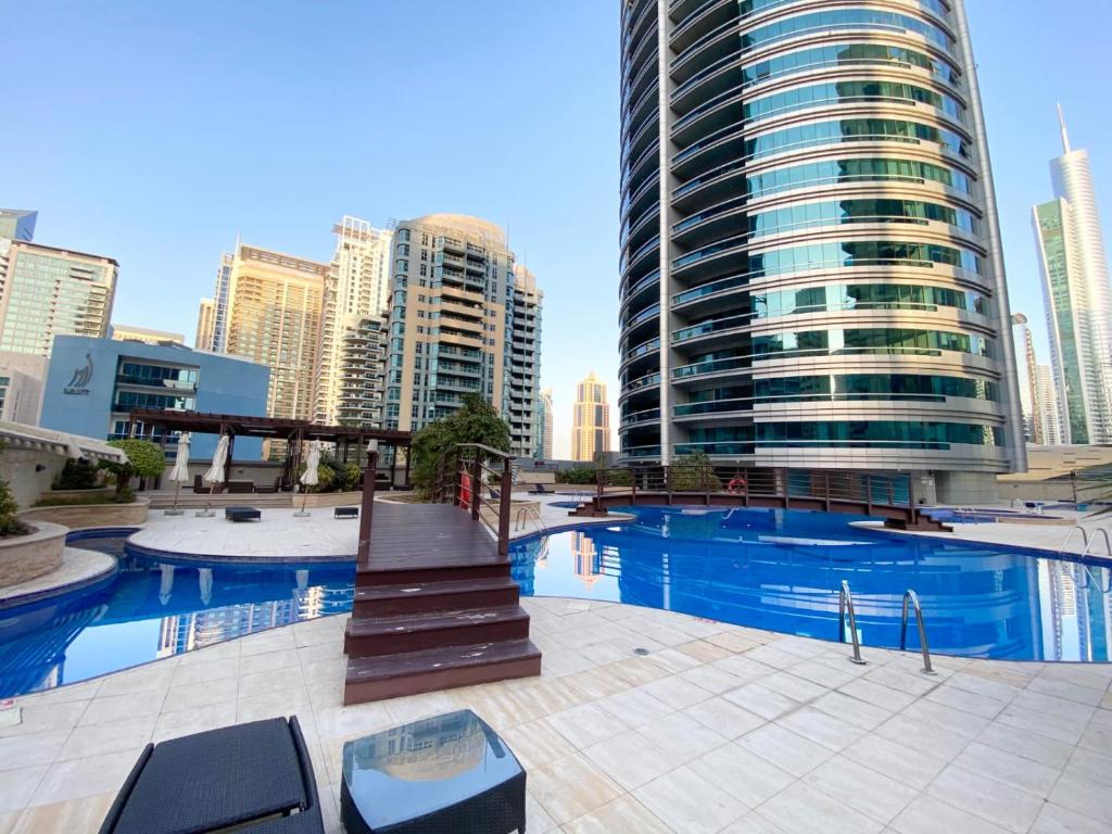 هتل دوبی مارینا - 5 بد روم، ریسورت فیل، گریت آمنیتی - Dubai Marina - 5 bedroom, resort feel, great Amenities