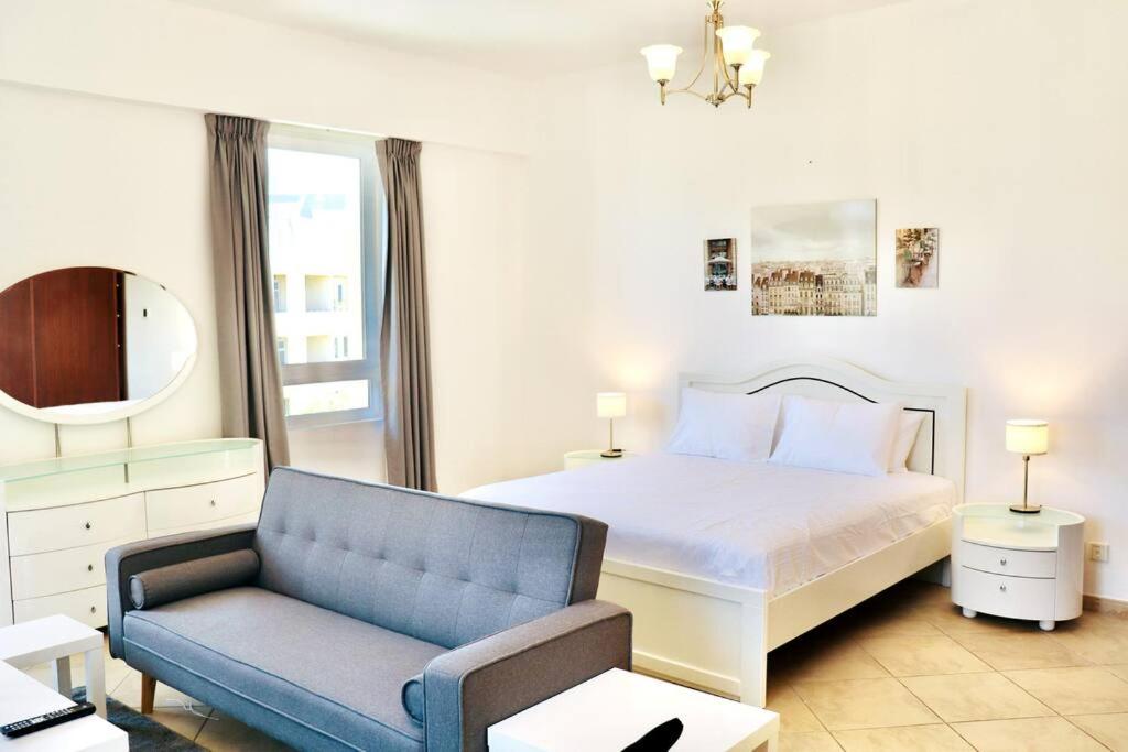 هتل یونفاید ویکیشن هومز-اسپیشس استودیوی این لَش گرین موتور سیتی - Unified Vacation Homes-Spacious Studio in lush green Motor City