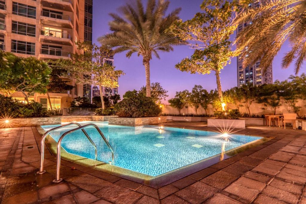 هتل ذ لافتس - لاکچریس اسپیس ویت برج خلیفه ویو - The Lofts - Luxurious space with Burj Khalifa View