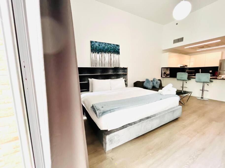 هتل مدرن لاکس - لاولی استودیو آپارتمان در جی وی تی کنار پارک - ModernLux - Lovely Studio Apartment in JVT next to Park