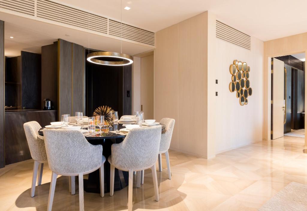هتل میزون پریوه - لاکچری سی ویو آپت این فایو ریزورت آن ز پالم - Maison Privee - Luxury Sea View Apt in FIVE Resort on The Palm