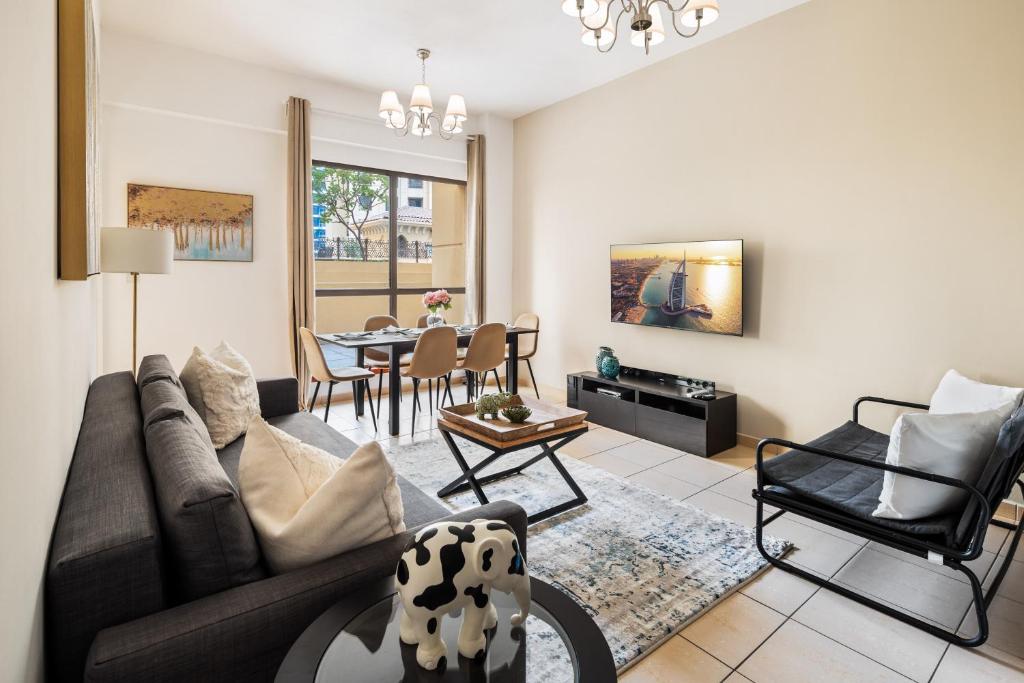 هتل سانکیست هالیدے هومز استایلش سیدساید جی بی آر 4 بی آر اپت نیر مال اند ترام - Sunkissed holiday homes Stylish seaside JBR 4BR apt near mall & tram