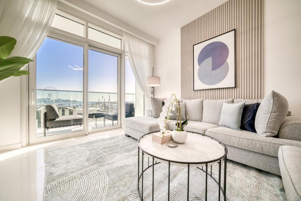 هتل امار بیچ فرانت 2BR وید سی اند مارینا اسکای لاین ویوز - Emaar Beach Front 2BR with Sea & Marina Skyline Views