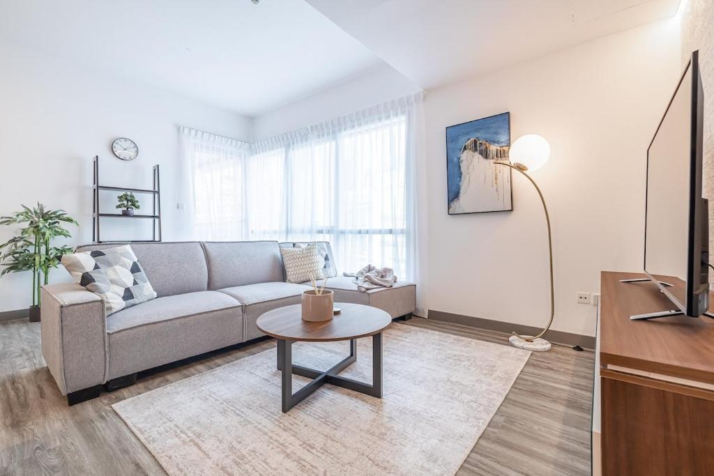 هتل یک بی دی آر آپارتمان در دبی مارینا با مارینا ویوز - 1BDR Apartment in Dubai Marina with Marina Views